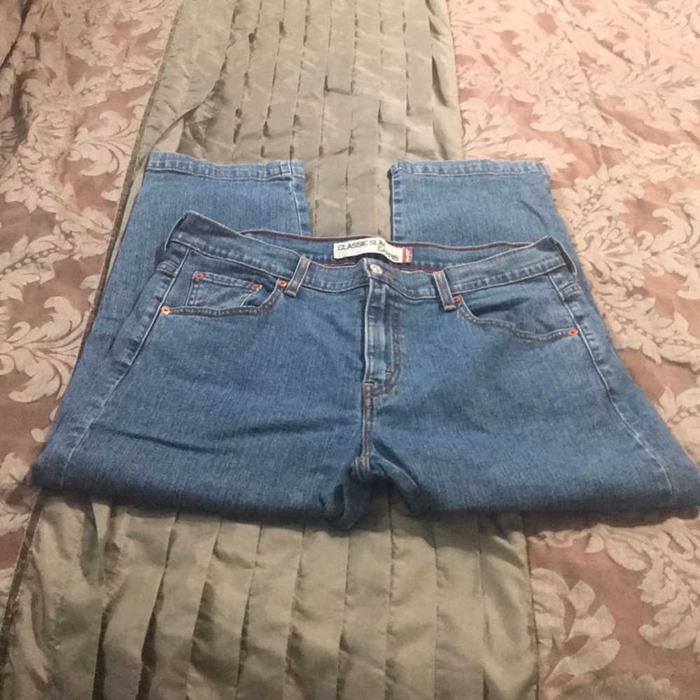 Levi’s Classic Slim Capris